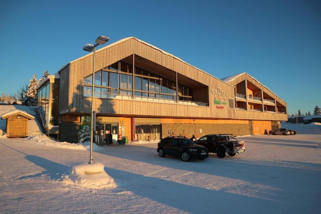 Leilighet Med Panoramautsikt Sjusjoen Innendors Parkering Exterior photo